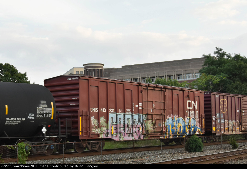 413231